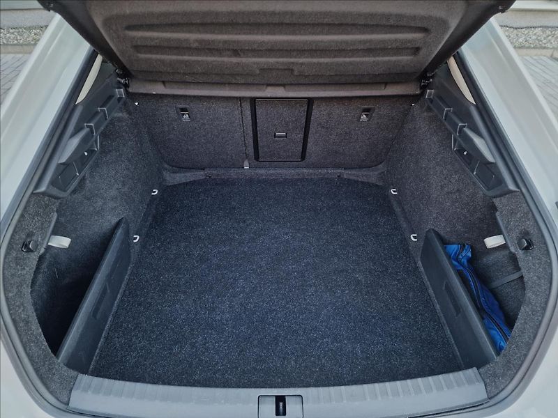 Škoda Octavia 2.0TDI Style, původ ČR,1.Maj. - fotka 16 z 50