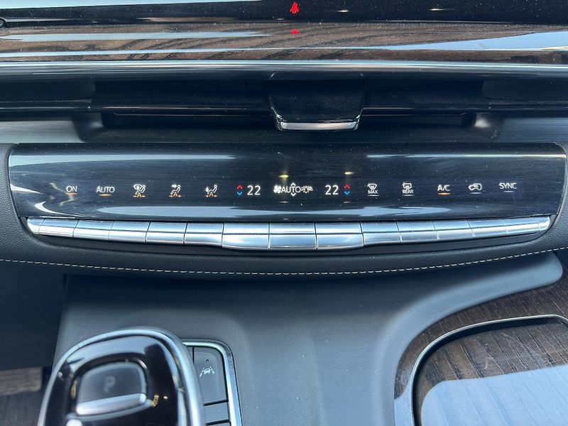Cadillac Escalade 6,2 Sport Platinum MAX VÝBAVA! - fotka 39 z 51