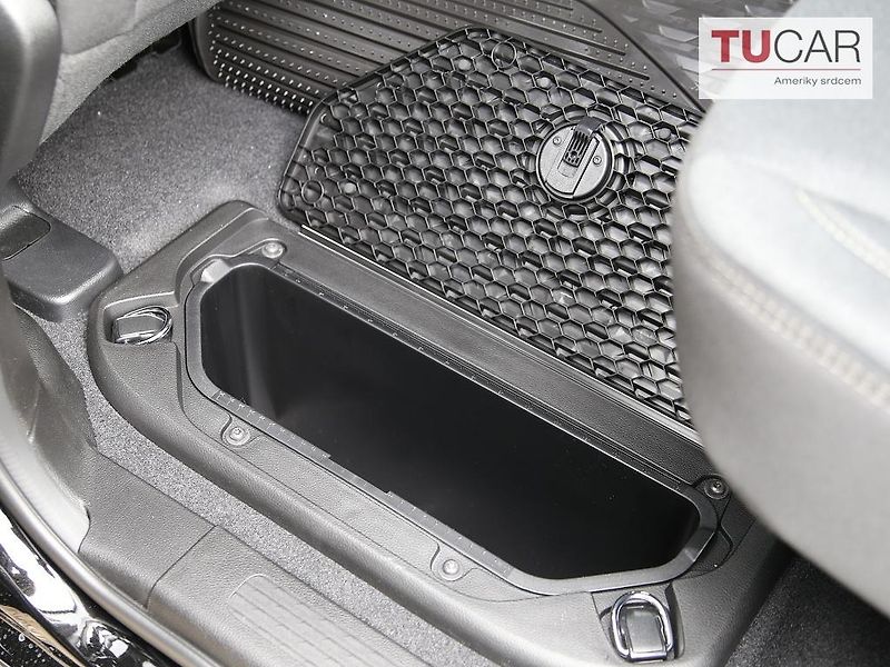 Dodge RAM (2026) 1500 BigHorn 5.7 V8  HEMI 2026 - fotka 45 z 48