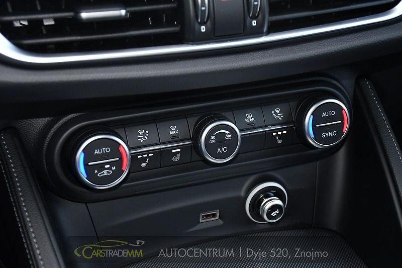Alfa Romeo Stelvio 2.0 Turbo 16V 206kW Veloce Q4 - fotka 33 z 53