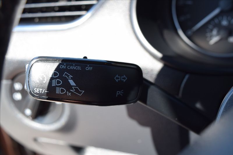 Škoda Octavia 2,0 TDI 110KW DSG TAŽNÉ NAVI - fotka 35 z 47