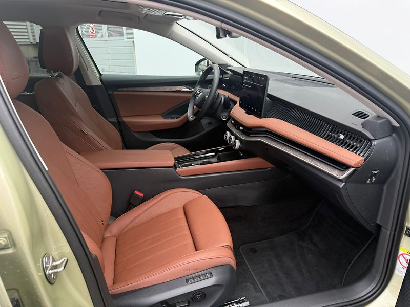 Škoda Superb Combi L&K 2.0 TDI 142kW 4x4 DS - fotka 8 z 27