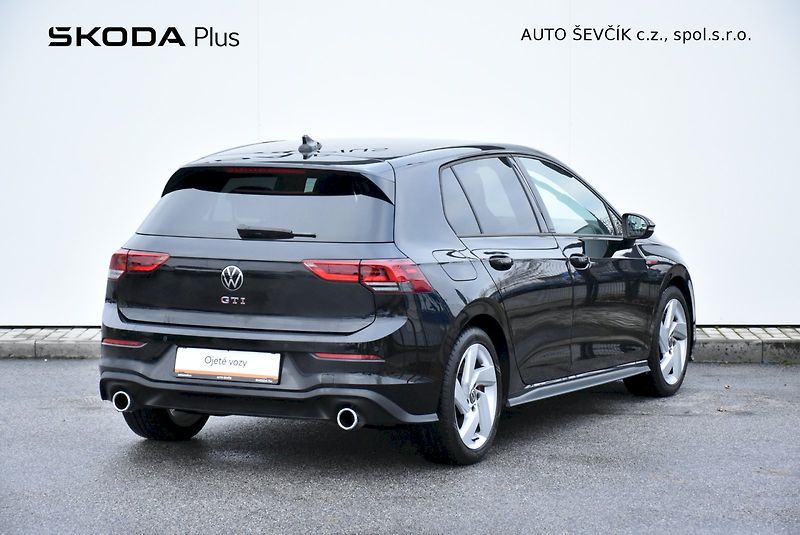 Volkswagen Golf (2022) GTI 2.0 TSI 180kW - fotka 2 z 33