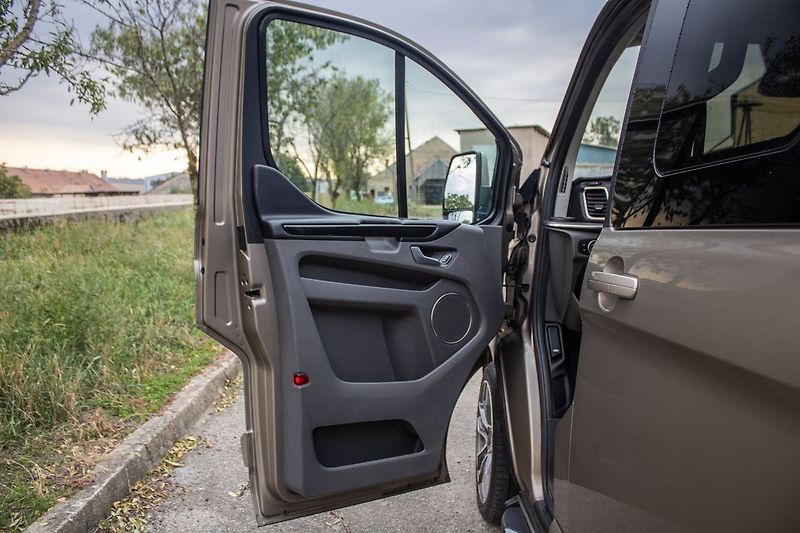 Ford Tourneo Custom - fotka 20 z 24