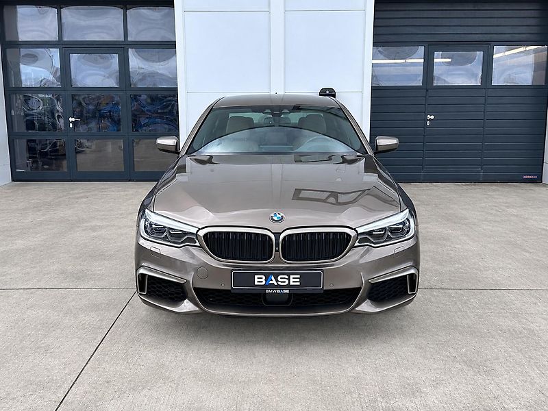 BMW Řada 5 M550d xDrive - fotka 2 z 33