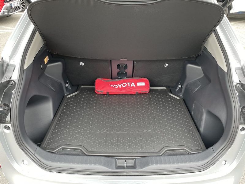 Toyota Yaris Cross 1.5 Hybrid 130k ODBĚR 6/2026 - fotka 6 z 29