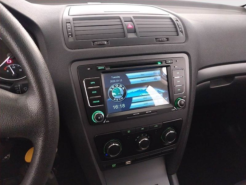 Škoda Octavia (2009) Ambiente 1.6 - fotka 12 z 18
