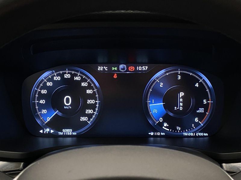 Volvo V60 D4 MOMENTUM AUT - fotka 25 z 47