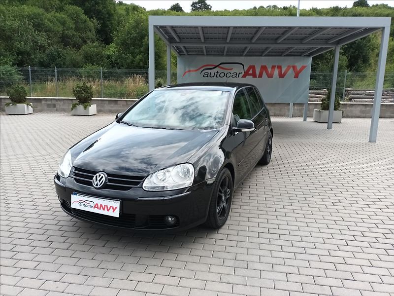 Volkswagen Golf 1,6 MPI,75KW,VÝHŘEV,DIGIKLIMA - fotka 1 z 39