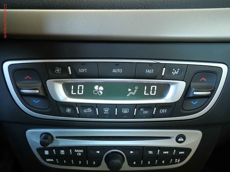 Renault Fluence (2012) 1.6i, 2.maj,ČR, Klima, temp - fotka 18 z 22