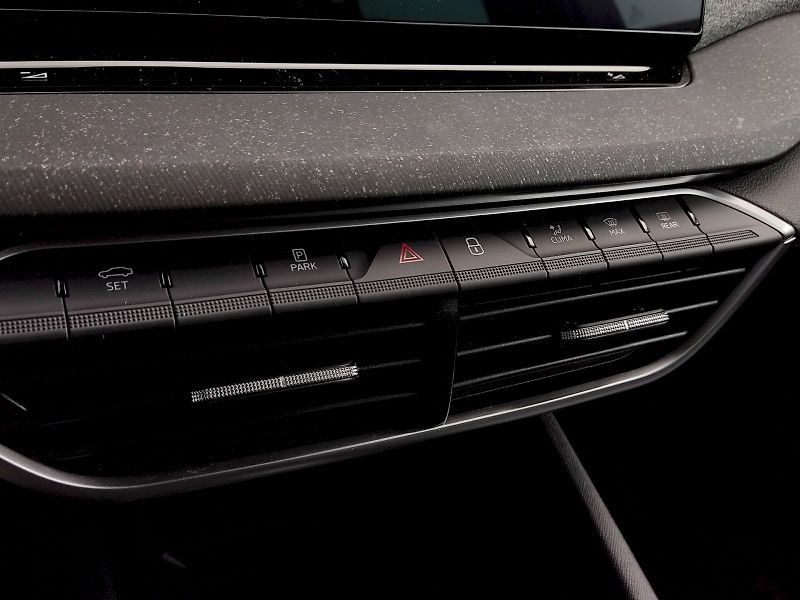Škoda Octavia (2024) Top Selection 1,5 Tsi 110 Kw D - fotka 21 z 38