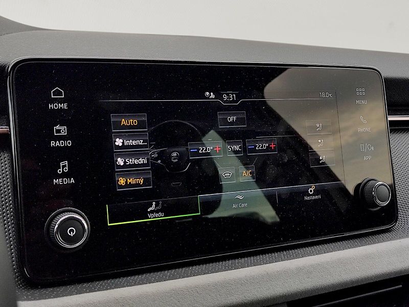 Škoda Scala (2024) Top Selection 1,0 Tsi 85 Kw - fotka 14 z 33