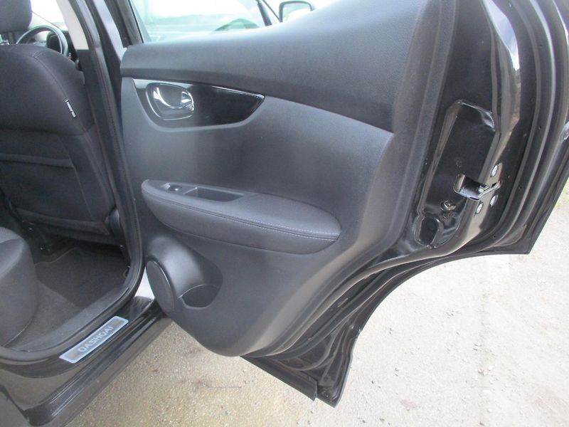 Nissan Qashqai 1.6DIG-T 120kW NAVI VÝHŘEV - fotka 30 z 43