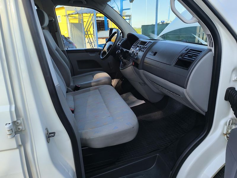 Volkswagen Transporter (2004) 1.9 TDI SERVISNÍ KN.DOL. KM - fotka 28 z 42
