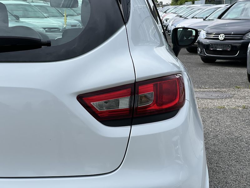 Renault Clio 1.2i 16v NAVI KLIMA PŮVOD ČR - fotka 38 z 39