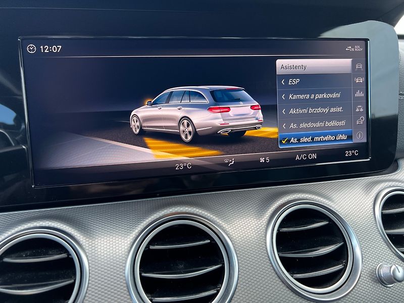 Mercedes-Benz Třídy E (2018) 2.0d AMG-line! Navi! Tažné! - fotka 35 z 42