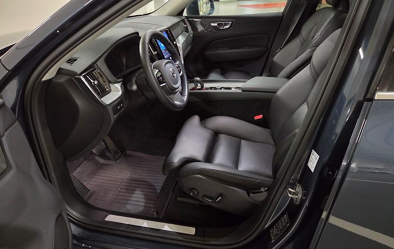 Volvo XC60 (2025) PLUS Bright T6, záruka 2030 - fotka 10 z 17