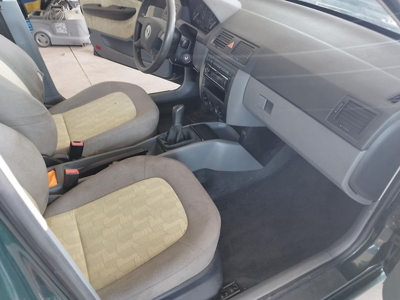Škoda Fabia (2000) 1.4 50KW,STK/E 6/2028 - fotka 19 z 21