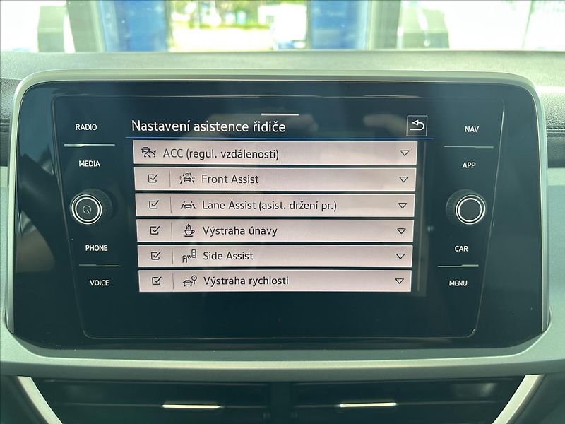 Volkswagen T-Roc 1,0   TSI,GOAL,SERVISKA,1.MAJ - fotka 19 z 31
