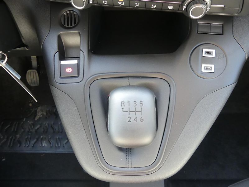 Citroën Berlingo (2026) PLUS PROFI Diesel 100k Manual  - fotka 15 z 17