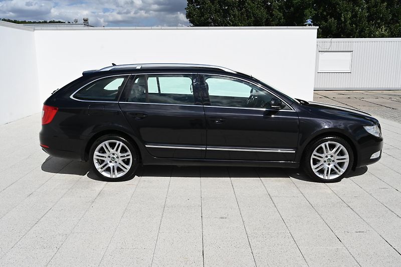 Škoda Superb 2.0TDI 125KW DSG Elegan. 12/09 - fotka 4 z 45