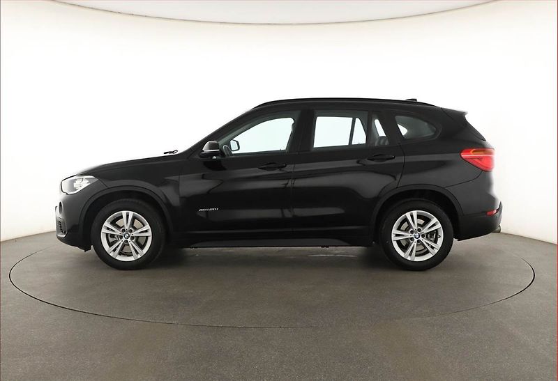 BMW X1 (2016) xDrive20i - fotka 3 z 20