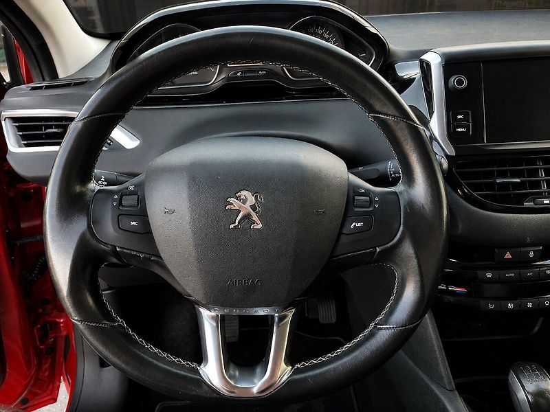 Peugeot 208 1,2I (81Kw)*MÁLO NAJETO* - fotka 7 z 15
