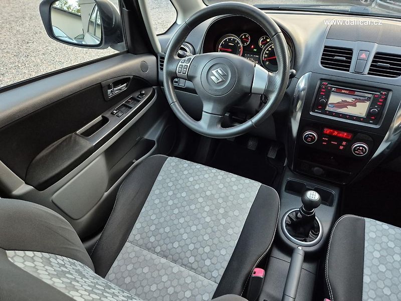 Suzuki SX4 (2013) 1.6VVT 88KW CITY + - fotka 29 z 53