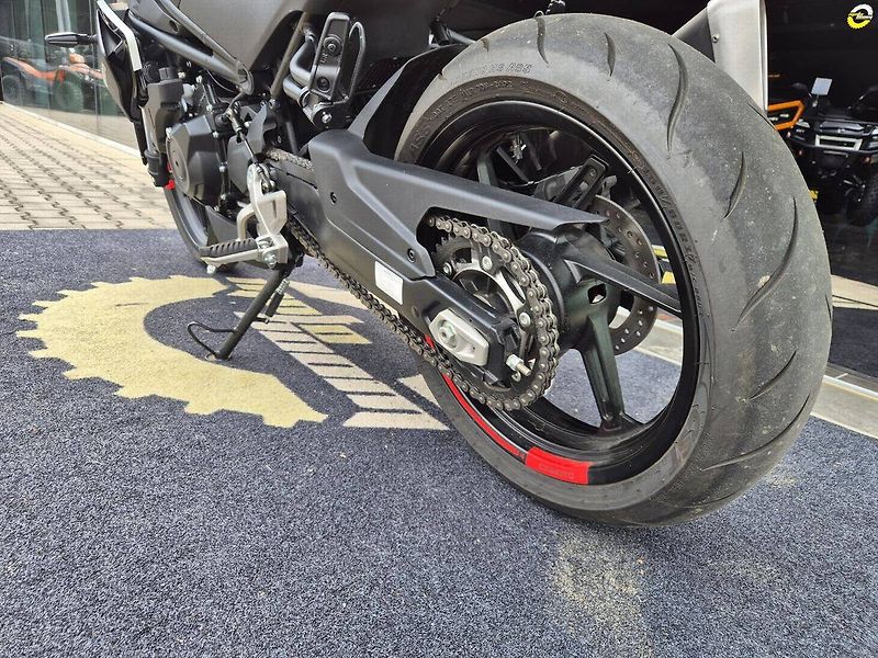 CFMOTO 450 NK (2026) 2026) – 1.majitelka, ZÁRUKA 20 - fotka 13 z 20
