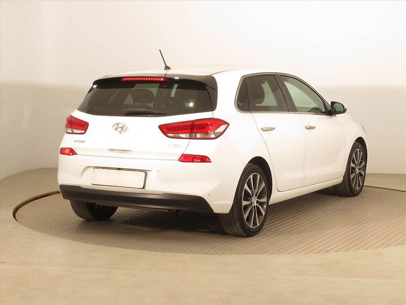 Hyundai i30 (2017) Comfort 1.6 CRDi, Serv.kniha - fotka 5 z 18