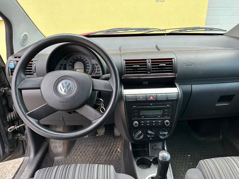 Volkswagen Fox 1.2i 40kW/ABS - fotka 17 z 18