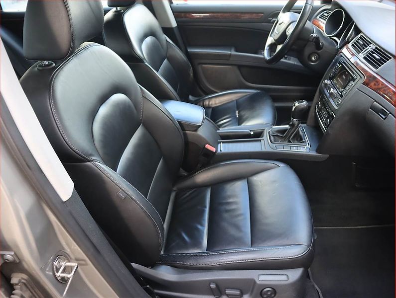 Škoda Superb (2011) 1.6 TDI, Serv.kniha, Xenony - fotka 9 z 17
