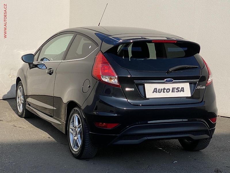 Ford Fiesta (2015) 1.0 EB, Titanium, výhřev sed - fotka 6 z 17