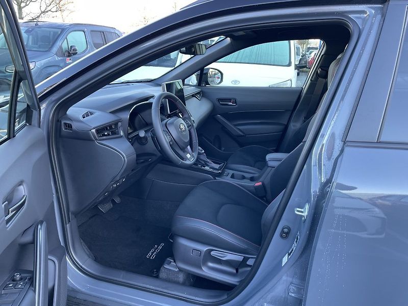 Toyota Corolla Cross 2.0 Hybrid GR Sport - fotka 13 z 30