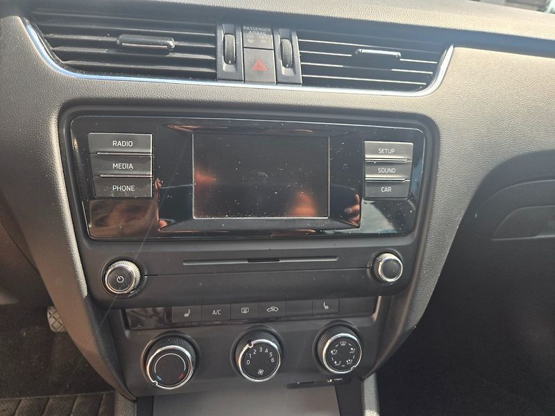 Škoda Octavia (2015) 2.0 TDI TOP Serviska - fotka 10 z 20