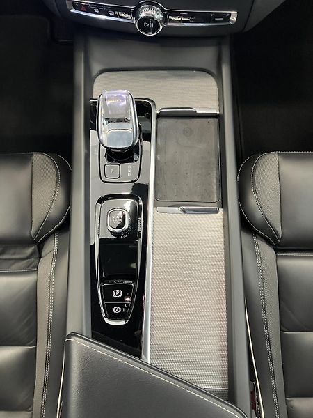 Volvo XC60 T8 eAWD Ultimate Dark - fotka 21 z 54