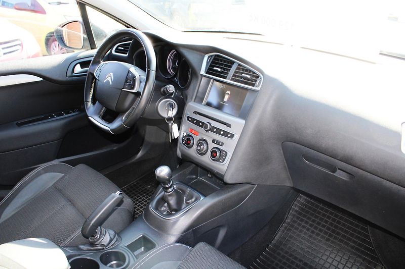 Citroën C4 (2015) 1,2i KLIMA NAVI TEMPOMAT PC - fotka 14 z 16