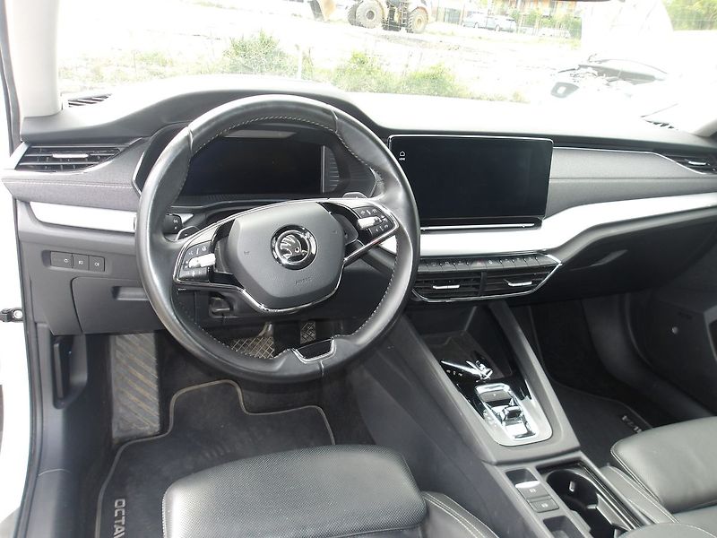 Škoda Octavia 1,4TSi BA+EL ČR ! MAX.VÝBAVA ! - fotka 24 z 33