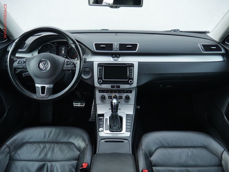 Volkswagen Passat (2013) 2.0 TDi 4x4, ČR, DSG, kůže - fotka 8 z 23