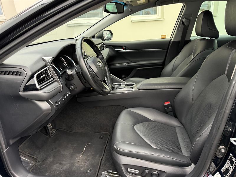 Toyota Camry 2,5 Executive, Hybrid - fotka 9 z 20