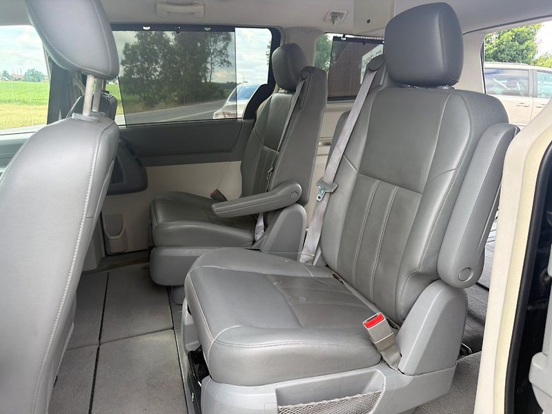 Chrysler Town & Country (2007) 3,8V6 SwivelGo Limit 2007 - fotka 12 z 20