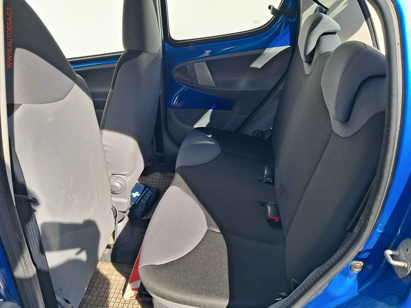 Peugeot 107 (2009) 1.0i, ČR - fotka 10 z 13