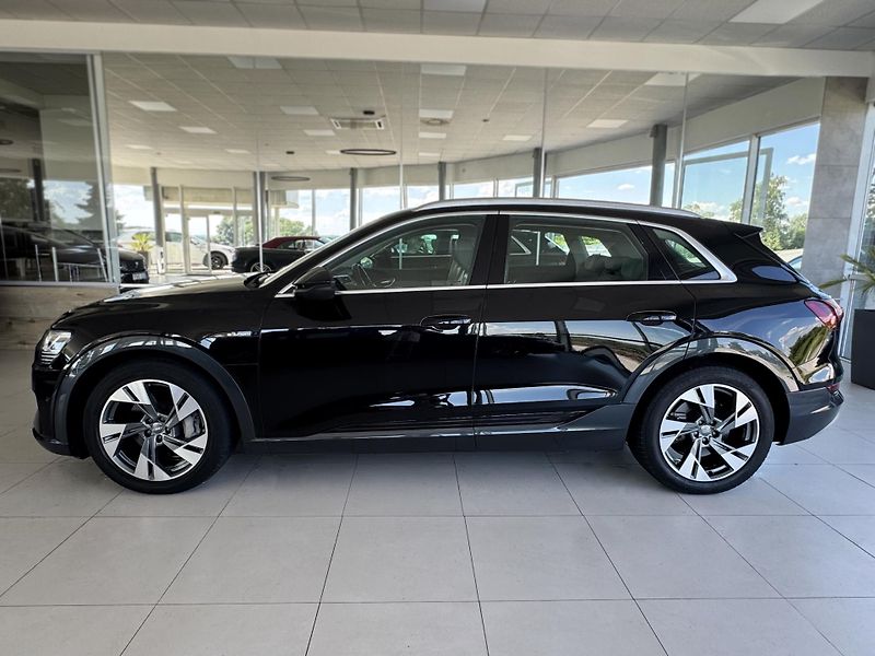 Audi e-tron 55 Quattro*300kW*REZERVACE! - fotka 8 z 35