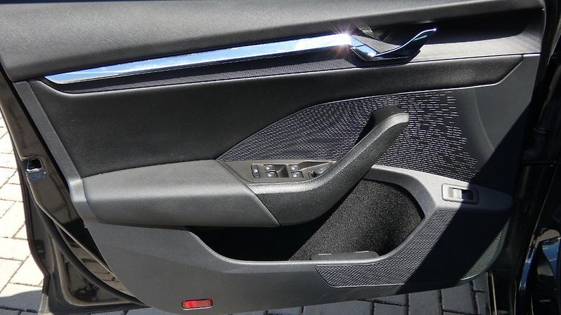 Škoda Octavia Combi 1,5 TSI DSG Style - fotka 8 z 26