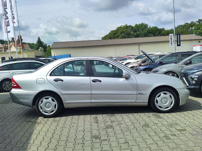Mercedes-Benz Třídy C C200 2.0/120kW Classic - fotka 4 z 24