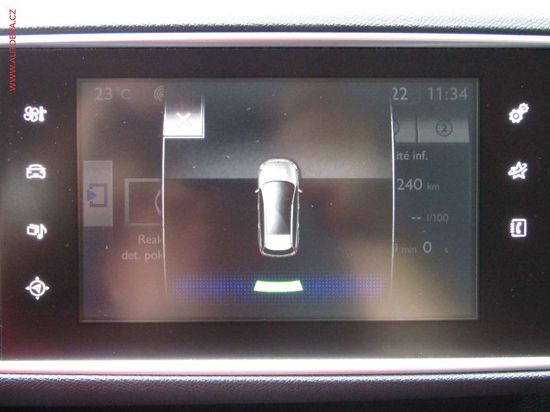 Peugeot 308 (2015) 2.0 HDi, servis.kniha, LED - fotka 16 z 19