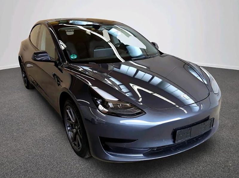 Tesla Model 3 (2022) AMD Ryzen, LFP baterie - fotka 4 z 9