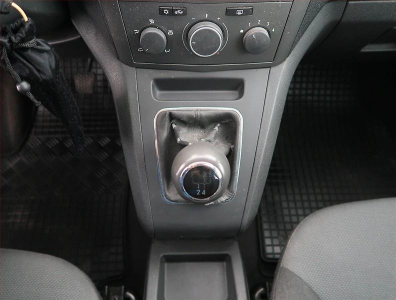 Opel Zafira (2005) 1.6, 7 míst, Tažné, dobrý stav - fotka 13 z 16