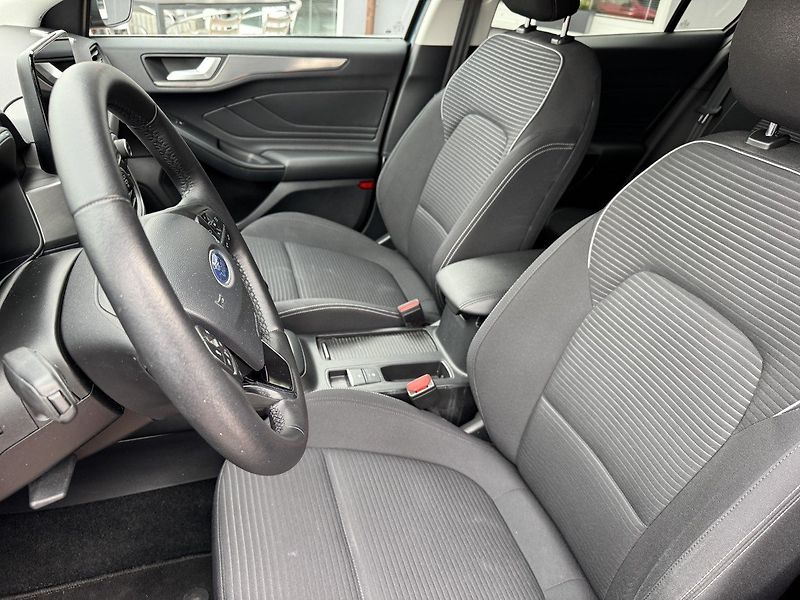 Ford Focus (2018) 2.0TDCi Titanium LED Kamera - fotka 25 z 49