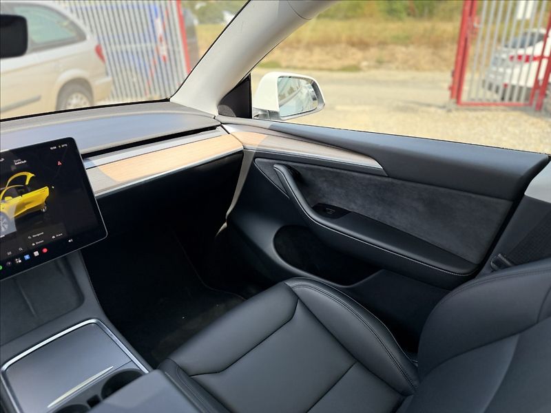 Tesla Model Y 0,0 220kW NOVÉ V ČR DPH 38tKm - fotka 25 z 34
